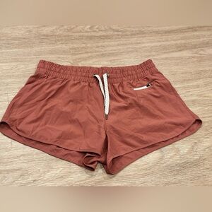 Vuori $60 Clementine 2.0 Short 2.5" in Size Large Color Rosewood Pink